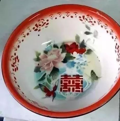 80后老阿姨晒嫁妆被晒,晒晒80后老阿姨的嫁妆花被子