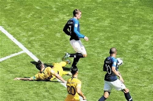 球场上裁判权力最大吗,球场裁判判罚错了怎么办