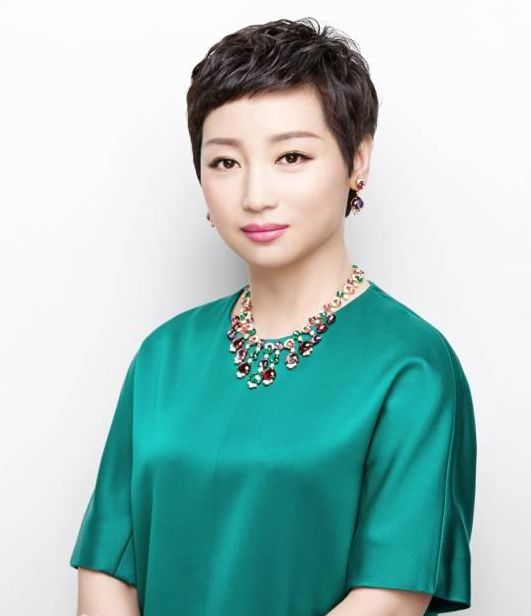 她2年还债8亿，三度把入狱丈夫捧上大陆首富，用一句话惹哭无数人