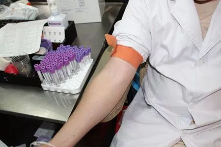 抽血后淤青鼓包疼痛怎么处理,抽血没有按压好淤青严重吗