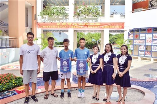 南宁足球小子简介,中国少年成世界杯护旗手