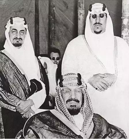 蝉联美国首富多年的石油大王,连续多年稳居华人首富的是谁