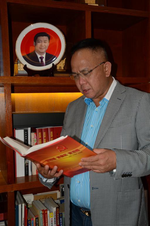 身兼“红色”身份的“表业大亨”—记郑州温州商会*党**委书记蔡标荣