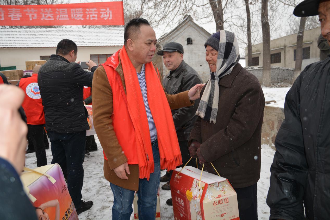 身兼“红色”身份的“表业大亨”—记郑州温州商会*党**委书记蔡标荣