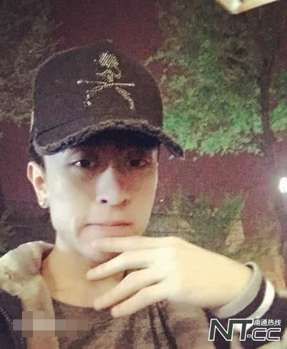 秦奋看球赛,秦奋微博送奔驰