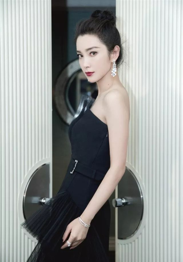 上海电影节明星红毯穿搭评价,上海国际电影节红毯男明星高定