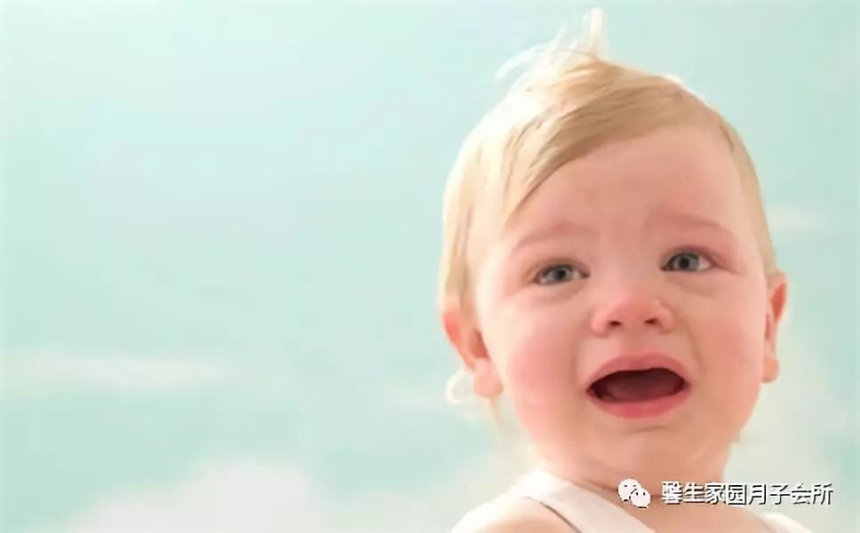 为什么小孩在家不听话在外面老实,小孩在外人很听话父母在家调皮