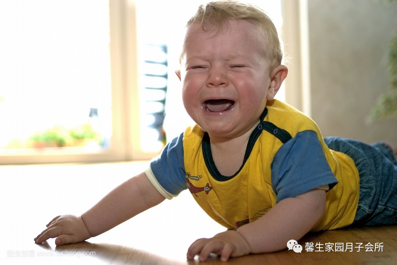 为什么小孩在家不听话在外面老实,小孩在外人很听话父母在家调皮