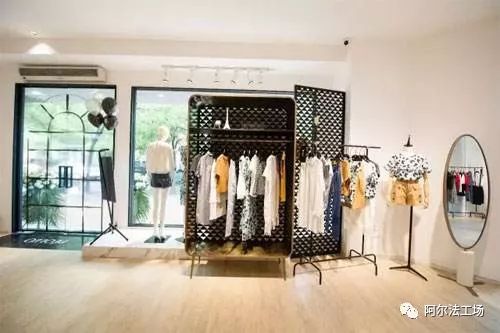 看不起穿廉价衣服的人,看不起汉服的人