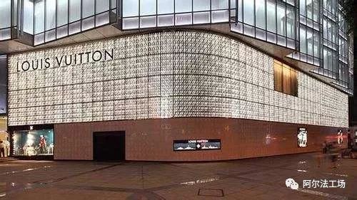 看不起穿廉价衣服的人,看不起汉服的人