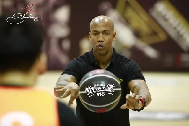 世界杯初哥逼平上届亚军，全新励志偶像冰岛队了解一下？