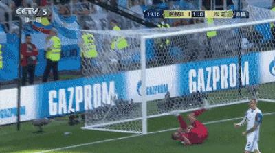 扑出梅西点球的视频,梅西点球被冰岛扑出