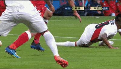 扑出梅西点球的视频,梅西点球被冰岛扑出