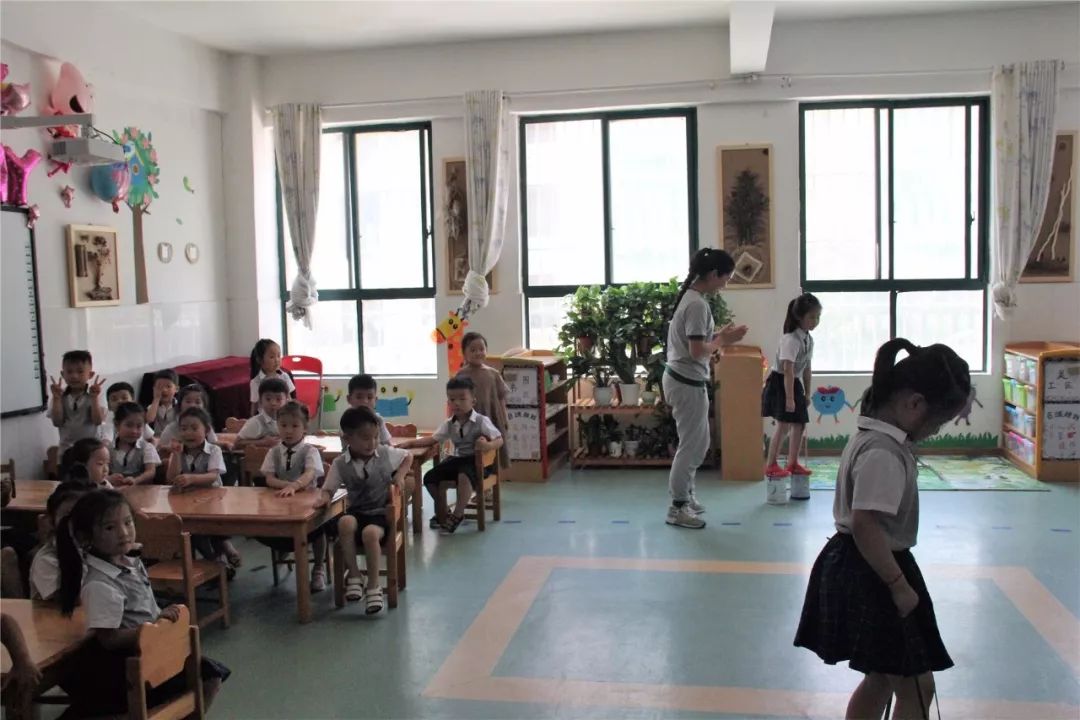 幼儿教师工作情况概述,幼儿园教师成长的困境和策略