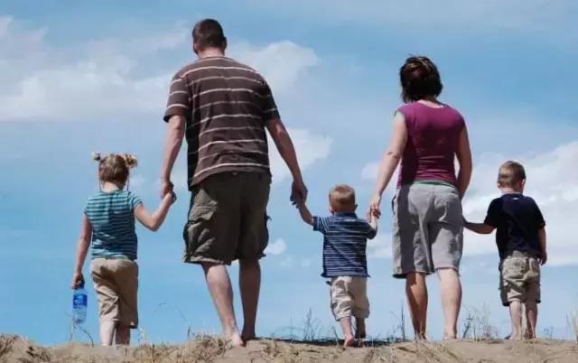 儿童眼睛快要近视怎么控制,延缓孩子近视度数进展的几种方法