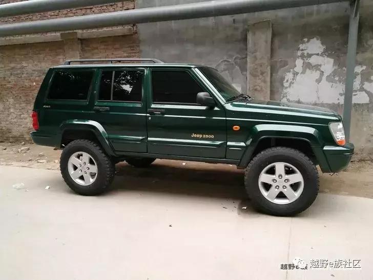 Jeep2500轮眉超级低调闷骚改装，还很漂亮