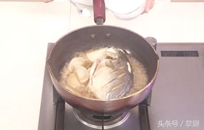 萝卜红烧鲳鱼,红烧鲳鱼怎么做好吃又简单不油腻