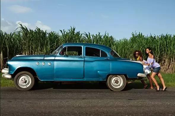 汽车电瓶快没电的前兆,汽车电瓶没电打不着火