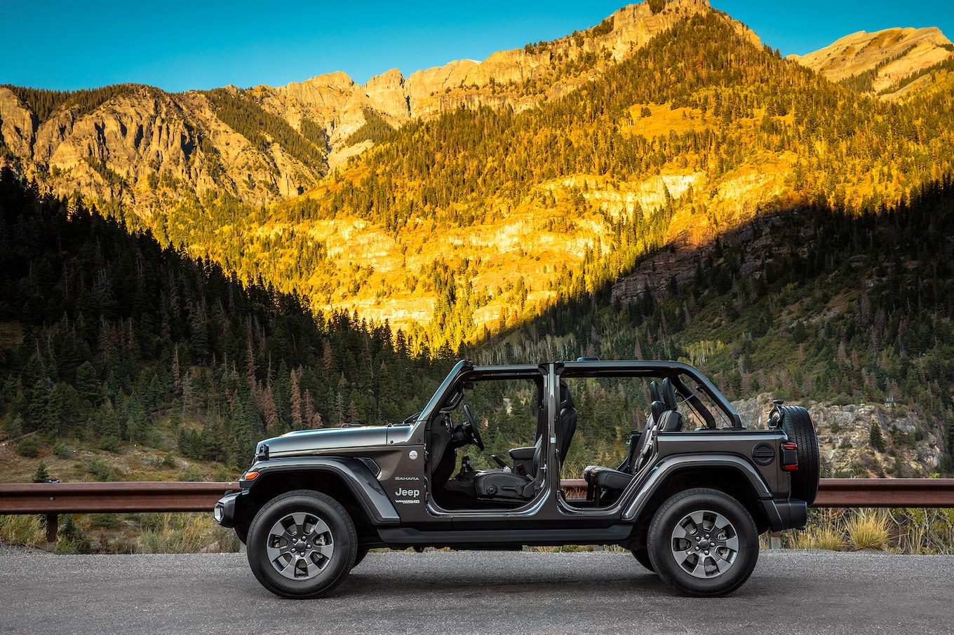 谁还没有一个敞篷梦系列，让这14款敞篷车带你沐浴阳光！