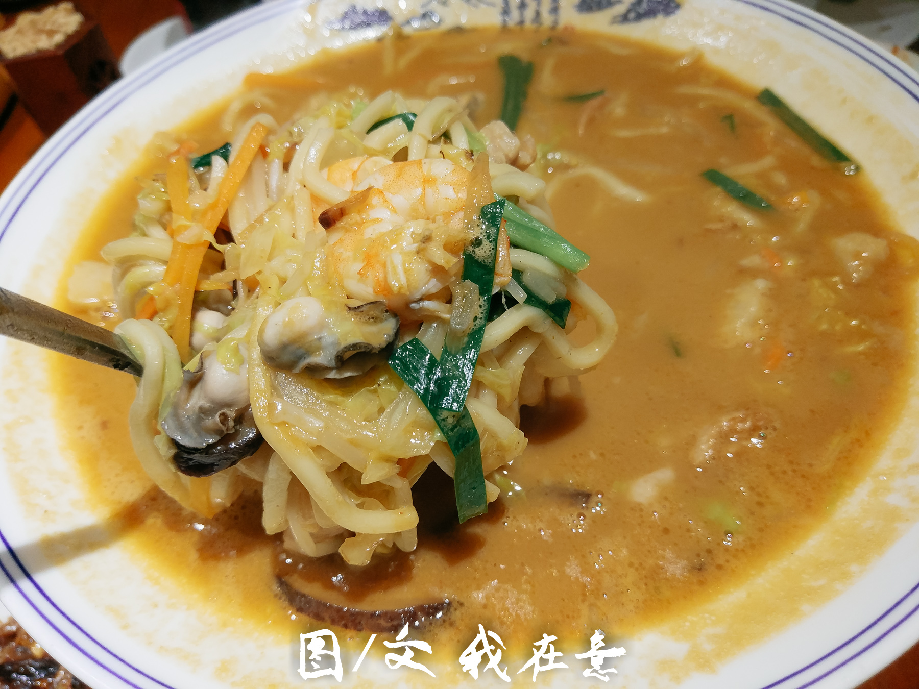 隐藏在社区十多年的老店,藏在老弄堂里的海鲜大排档