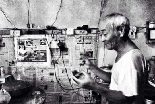 一辈子不信鬼神的老工人阶级,临死却干了件灵异事