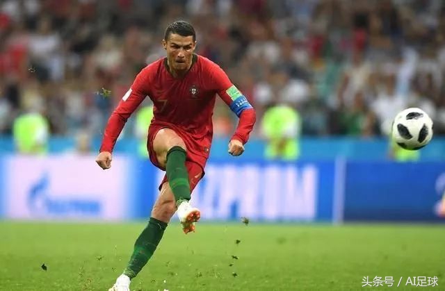 盘点足坛十大精彩瞬间任意球,世界杯战术任意球十佳球