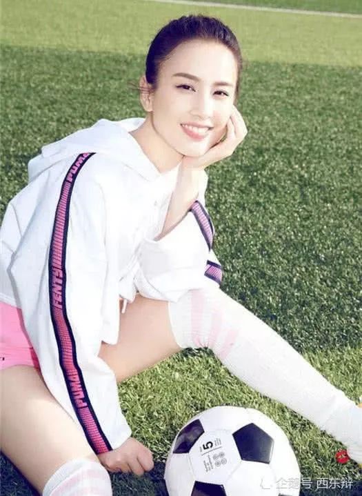 黄圣依穿露脐装大秀舞姿,黄圣依露脐背心