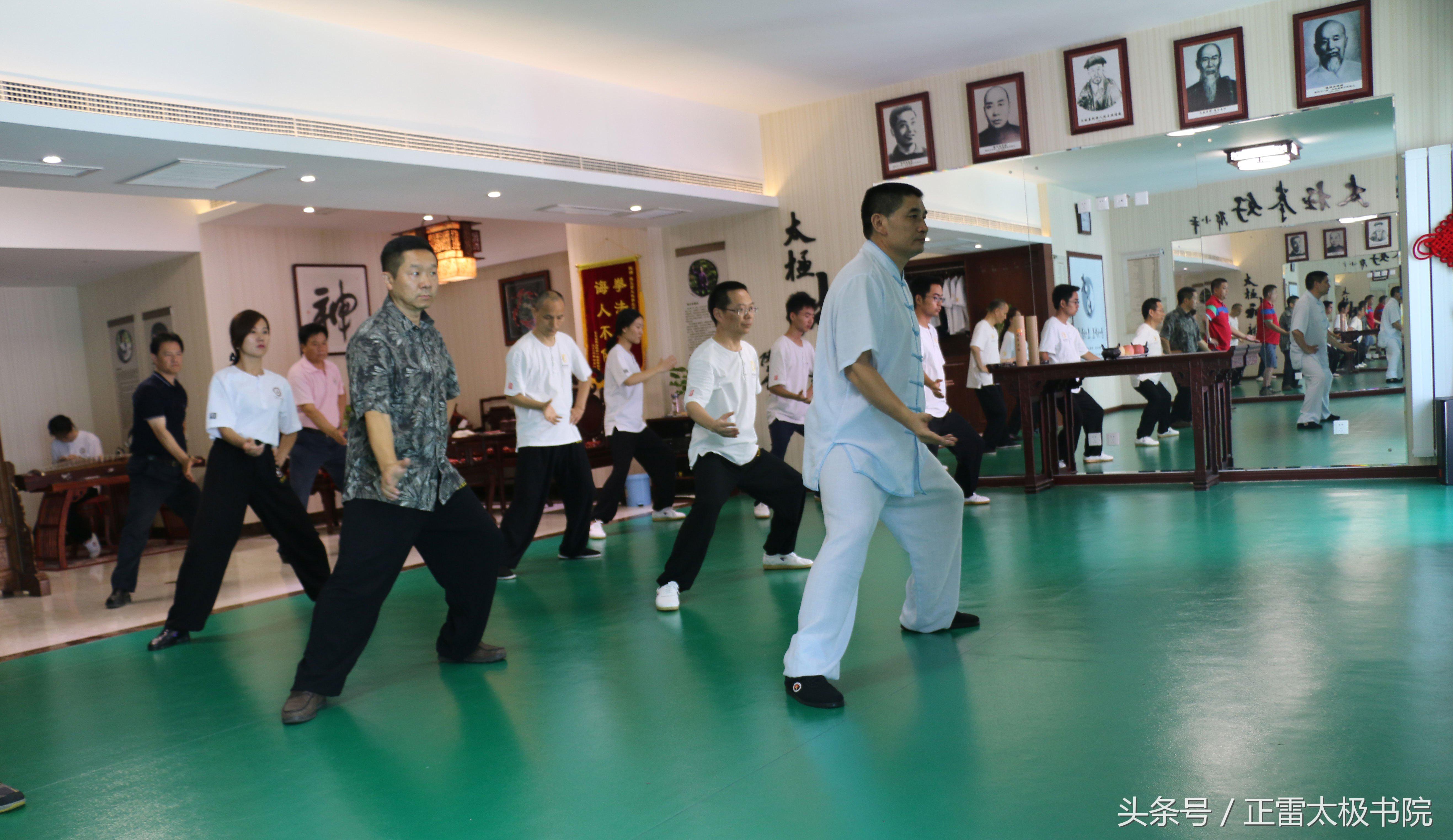 太极拳双脚虚实转换的奥秘与练法,太极拳独立脚的奥秘