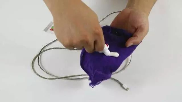 充电线脏了怎么清理,充电线脏了用什么清理最好