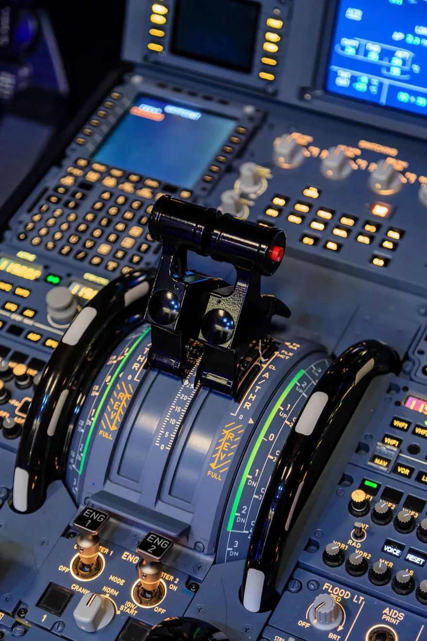 什么？你的当班飞行员，居然沉迷电玩？！