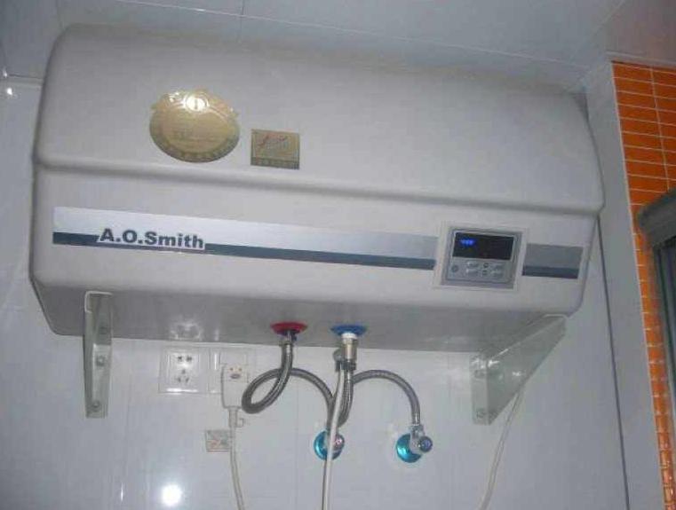 电热水器防止触电事故,家用电热水器防漏电方面安全吗