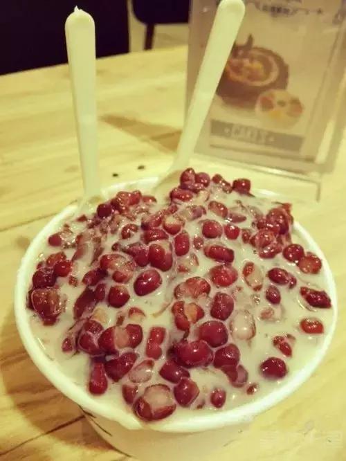 天津传统煎饼果子 (煎饼果子是天津人的小吃)