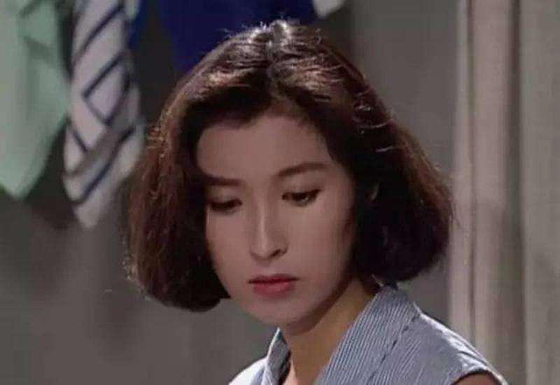 刘青云秀恩爱完整视频,刘青云有多宠老婆机场撒狗粮