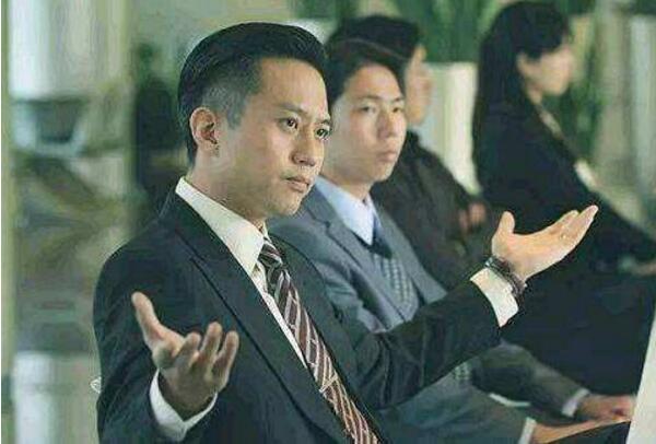 女面试官：现在亲我的嘴，你能做到么？男子一个动作当场录取