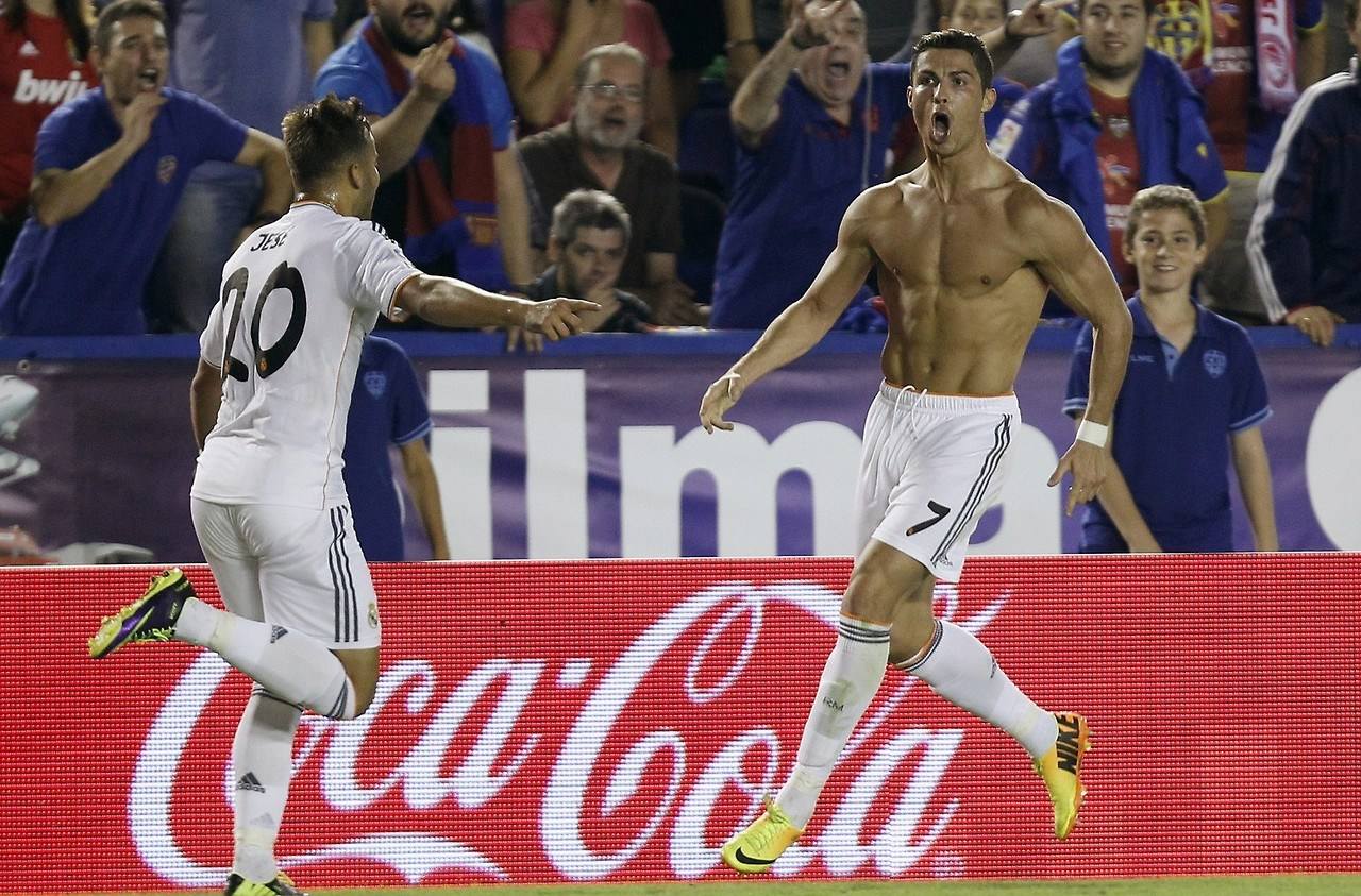 c罗蝙蝠背倒三角,c罗蝙蝠肌怎么练的