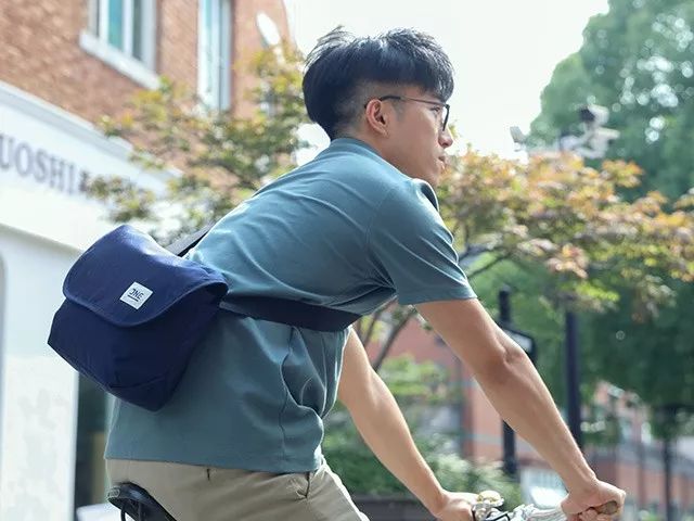 旅行包推荐平日可以当斜挎包,出门旅行必备的大容量斜挎包包