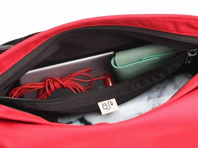 旅行包推荐平日可以当斜挎包,出门旅行必备的大容量斜挎包包