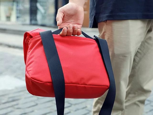 旅行包推荐平日可以当斜挎包,出门旅行必备的大容量斜挎包包