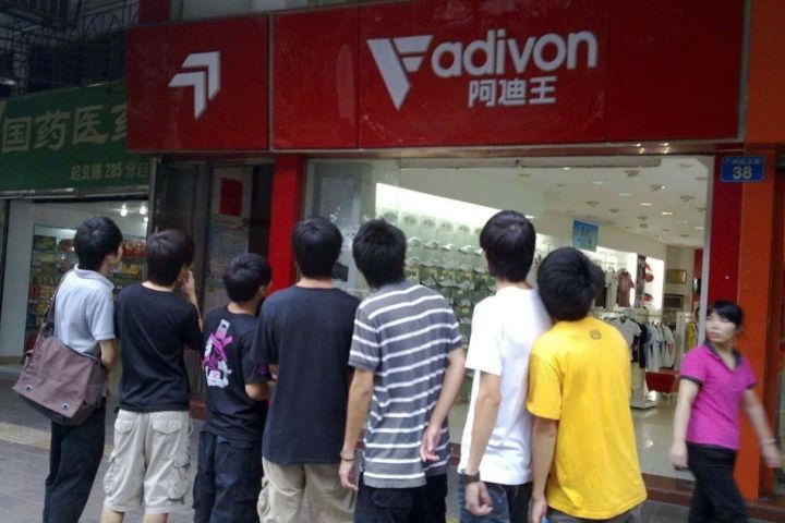 adidas一定有三条杠才是真的吗 (真的adidas和高仿的adidas有什么区别)