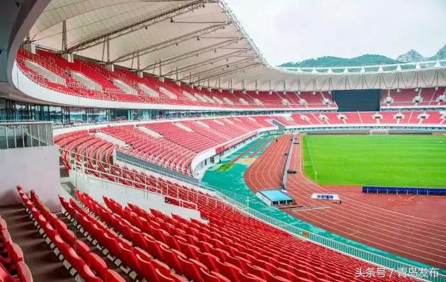 青岛比较好的足球场,不要只顾着踢足球