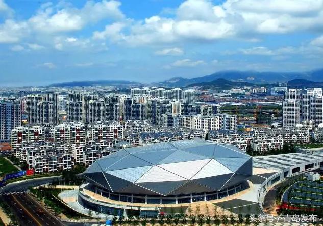 青岛比较好的足球场,不要只顾着踢足球