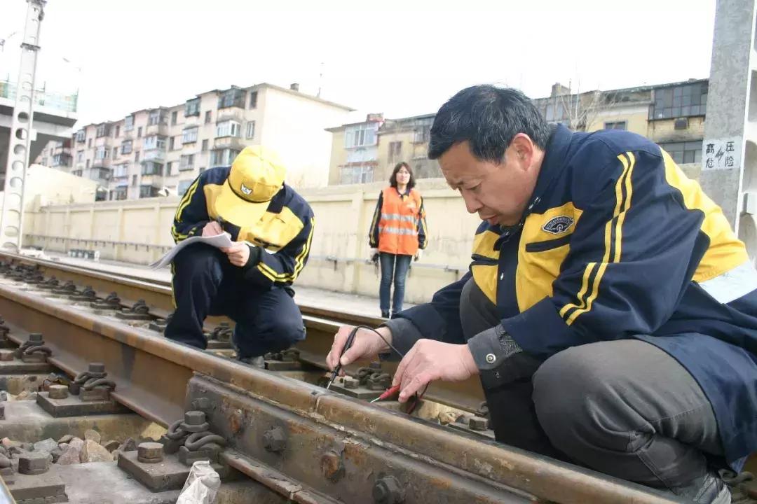 冰岛足球队14人,小团队创造大业绩