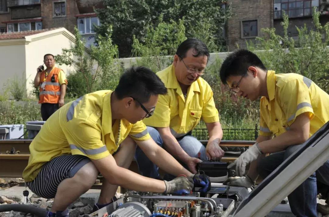 冰岛足球队14人,小团队创造大业绩