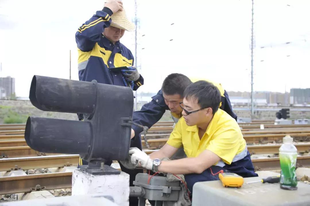 冰岛足球队14人,小团队创造大业绩