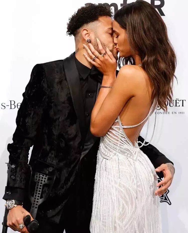 巴西生死战前,足协终于做出正确决定,搬来“救兵”激活内马尔!