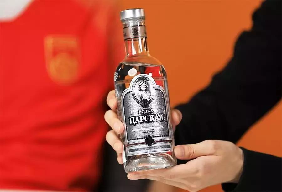 俄罗斯人吃鱼子酱配伏特加,伏特加配什么餐