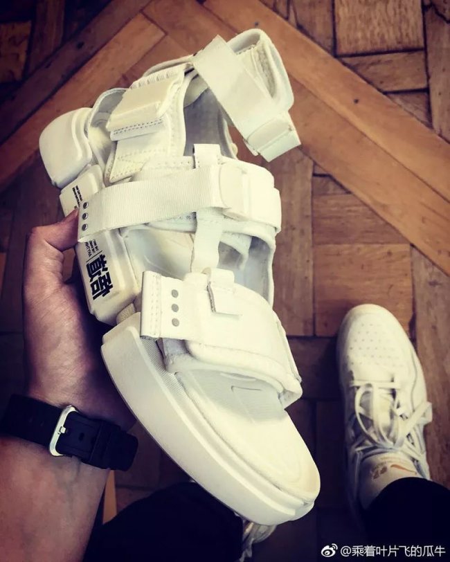 中国李宁登陆了哪个时装周,李宁2021巴黎时装周走秀款