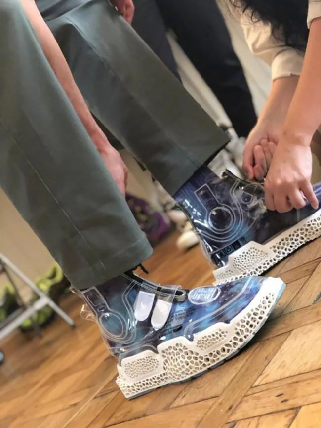 中国李宁登陆了哪个时装周,李宁2021巴黎时装周走秀款