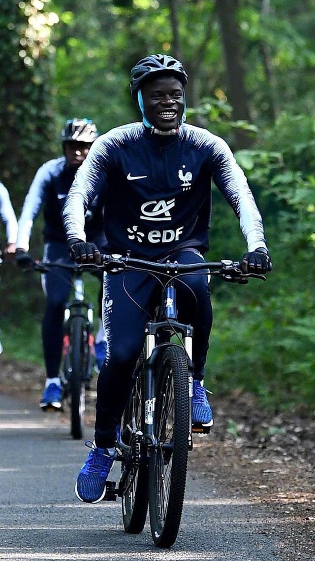 跑起来的坎特让全世界跪叫爸爸，如此优秀蓝军肯卖吗？