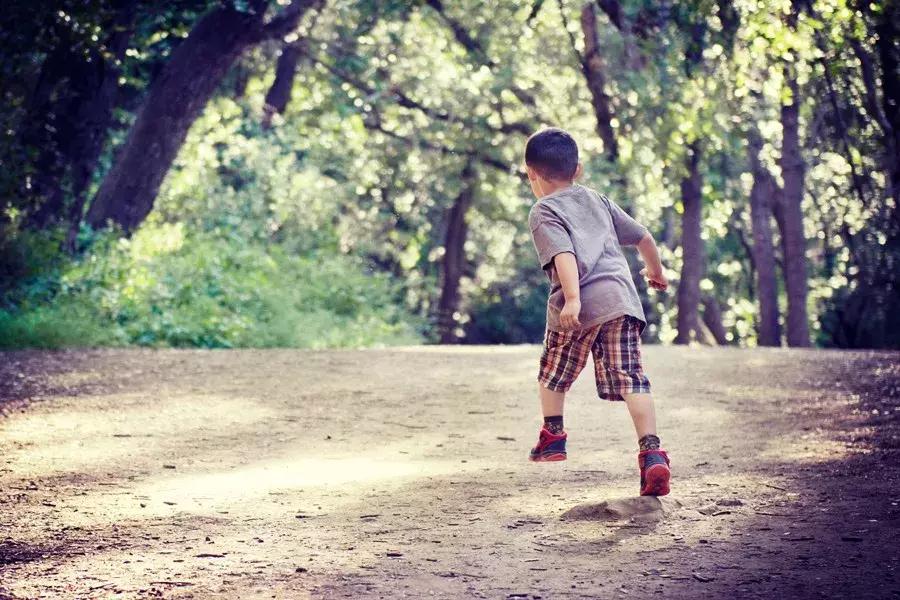 别让你的孩子，沉浸在软色情的世界里